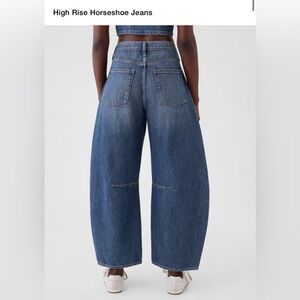 NWOT GAP High Rise Horseshoe Jeans - 29/8P - Medium Wash